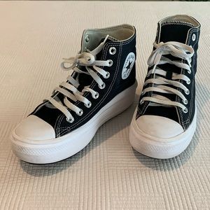 Women’s top converse sneakers size 7
